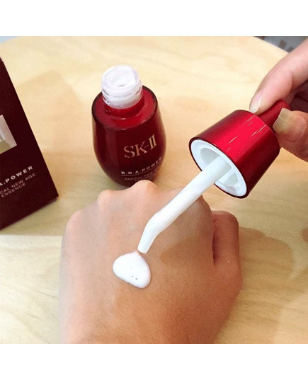 Hình Ảnh Tinh Chất Chống Lão Hóa SK-II R.N.A POWER RADICAL NEW AGE ESSENCE 50ml, 2 hình ảnh - sieuthilamdep.com Hình Ảnh Tinh Chất Chống Lão Hóa SK-II R.N.A POWER RADICAL NEW AGE ESSENCE 50ml, 2 hình ảnh - sieuthilamdep.com