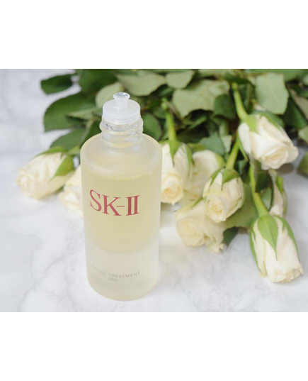 Hình Ảnh Dầu Dưỡng Ẩm Da SK-II FACIAL TREATMENT OIL 50ml, 3 hình ảnh - sieuthilamdep.com Hình Ảnh Dầu Dưỡng Ẩm Da SK-II FACIAL TREATMENT OIL 50ml, 3 hình ảnh - sieuthilamdep.com