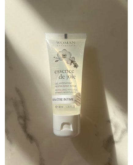 Hình Ảnh Woman Essentials Essence De Joie - Gel Dưỡng Ẩm Vùng Kín (40ml), Tùy Chọn: 40ml, 3 hình ảnh - sieuthilamdep.com Hình Ảnh Woman Essentials Essence De Joie - Gel Dưỡng Ẩm Vùng Kín (40ml), Tùy Chọn: 40ml, 3 hình ảnh - sieuthilamdep.com