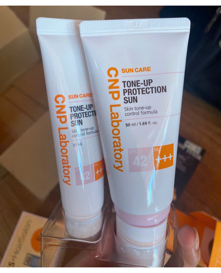 Hình Ảnh CNP Laboratory Tone-Up Protection Sun SPF42 PA+++ - Set 2 Kem Chống Nắng (50ml + 31ml), Tùy Chọn: Set 2 SP (50ml + 31ml), 2 hình ảnh - sieuthilamdep.com Hình Ảnh CNP Laboratory Tone-Up Protection Sun SPF42 PA+++ - Set 2 Kem Chống Nắng (50ml + 31ml), Tùy Chọn: Set 2 SP (50ml + 31ml), 2 hình ảnh - sieuthilamdep.com