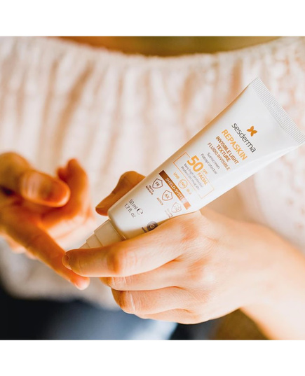 Hình Ảnh Sesderma Repaskin Invisible Light Texture Fluido Invisible SPF50 - Sữa Chống Nắng Cho Da Dầu, Hỗn Hợp, 2 hình ảnh - sieuthilamdep.com Hình Ảnh Sesderma Repaskin Invisible Light Texture Fluido Invisible SPF50 - Sữa Chống Nắng Cho Da Dầu, Hỗn Hợp, 2 hình ảnh - sieuthilamdep.com
