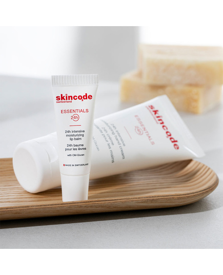 Hình Ảnh Skincode Essentials 24h Intensive Moisturizing Lip Balm - Son Dưỡng Phục Hồi Môi Sau Phun Xăm Thẩm Mỹ, 2 hình ảnh - sieuthilamdep.com Hình Ảnh Skincode Essentials 24h Intensive Moisturizing Lip Balm - Son Dưỡng Phục Hồi Môi Sau Phun Xăm Thẩm Mỹ, 2 hình ảnh - sieuthilamdep.com