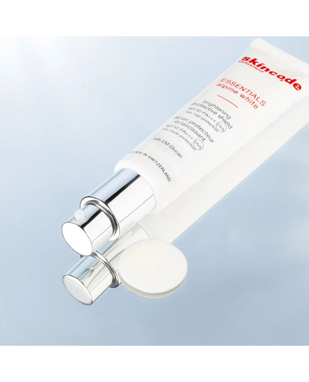 Hình Ảnh Skincode Essentials Alpine White Brightening Protective Shield SPF50 PA+++ - Nhũ Tương Chống Nắng, 2 hình ảnh - sieuthilamdep.com